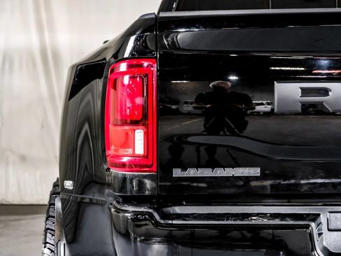 Used 2025 RAM 3500 Laramie AWD/4WD image 41