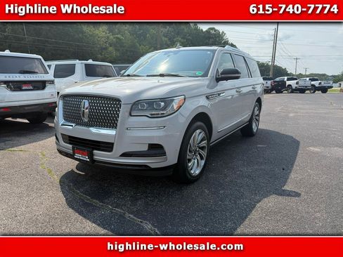 Used 2022 Lincoln Navigator Reserve AWD/4WD image 1