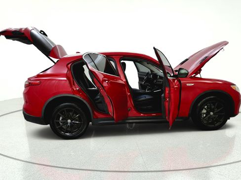 Used 2018 Alfa Romeo Stelvio AWD image 15