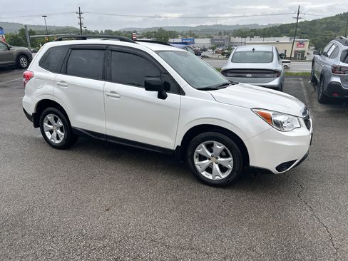 Used 2015 Subaru Forester 2.5i w/ Alloy Wheel Package AWD/4WD image 4