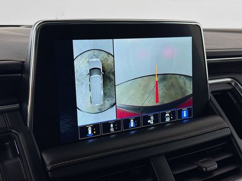 Used 2023 GMC Yukon AT4 w/ Technology Package image 13