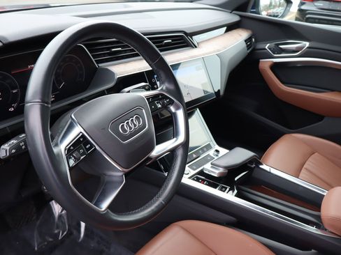 Used 2022 Audi e-tron Premium image 9