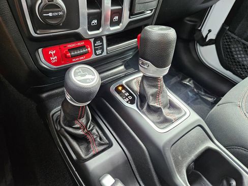 Used 2021 Jeep Wrangler Rubicon AWD/4WD image 24