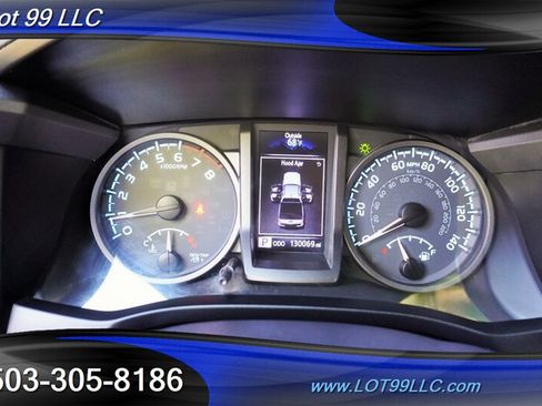 Used 2017 Toyota Tacoma TRD Off-Road w/ Premium & Technology Package AWD/4WD image 19
