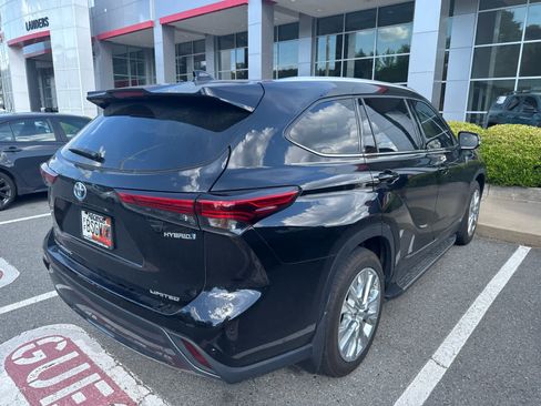 Used 2023 Toyota Highlander Limited AWD/4WD image 2