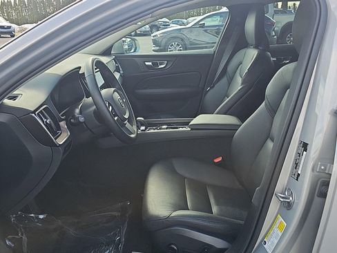 Used 2025 Volvo V60 B5 Cross Country Plus image 29