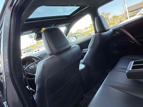Used 2018 Toyota RAV4 SE w/ All Weather Liner Package FWD image 17
