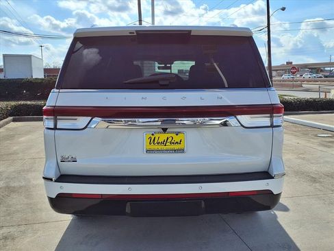 Used 2022 Lincoln Navigator L Reserve image 4