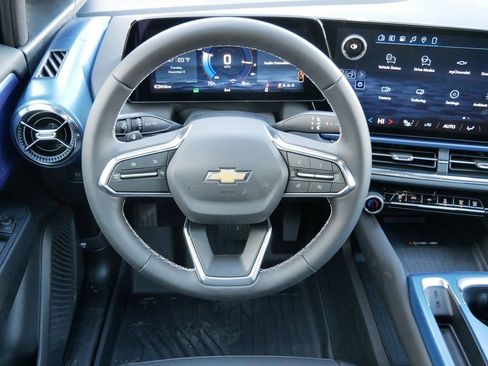 New 2026 Chevrolet Equinox EV LT image 17