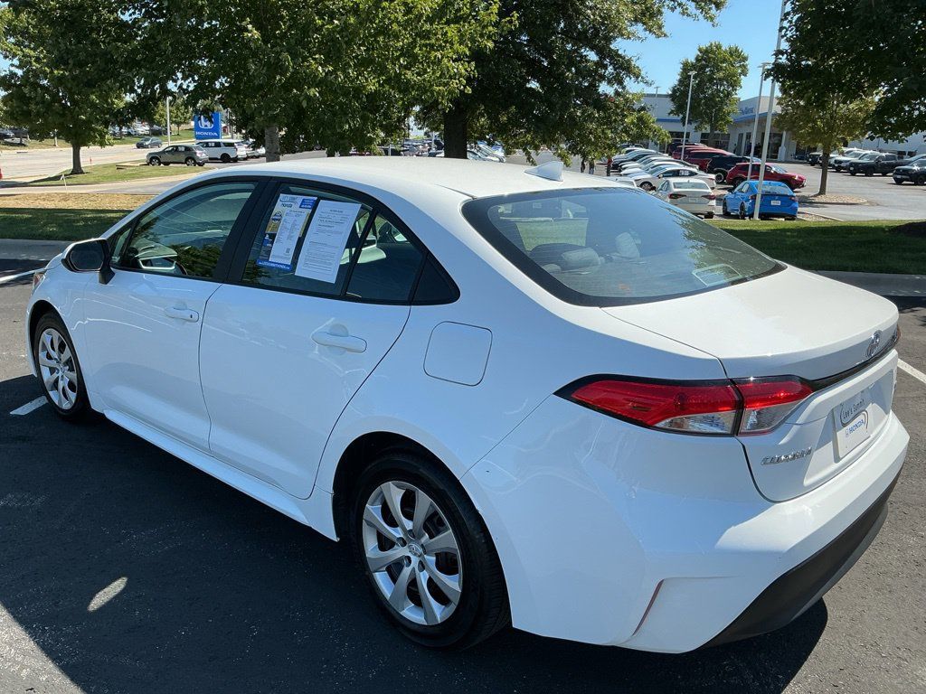 Used 2025 Toyota Corolla LE FWD image 7