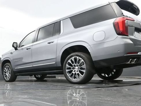 Used 2025 GMC Yukon XL Denali AWD/4WD image 26