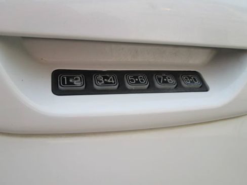 Used 2000 Ford Expedition XLT AWD/4WD image 10
