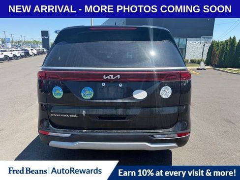 Used 2022 Kia Carnival EX FWD image 5