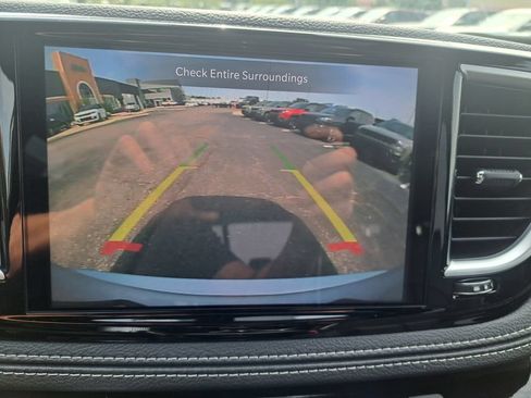 Used 2026 Chrysler Pacifica Limited FWD image 16