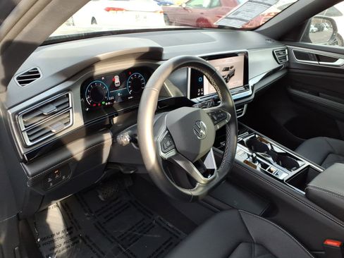 Used 2025 Volkswagen Atlas Cross Sport SE image 13
