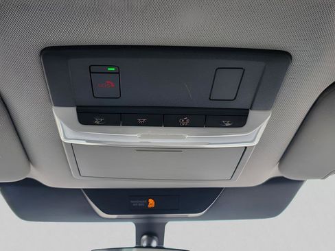 Used 2022 Nissan Pathfinder SV FWD image 28
