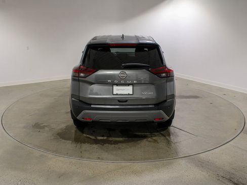 Used 2023 Nissan Rogue SV image 4