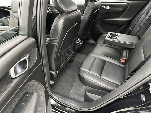 Certified 2024 Volvo XC40 B5 Plus w/ Protection Package Premier image 23