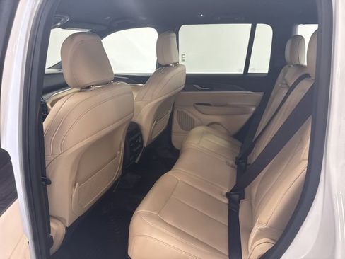 Used 2024 Jeep Grand Cherokee Limited image 17