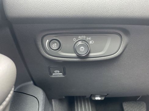 Used 2023 GMC Terrain SLE FWD image 18