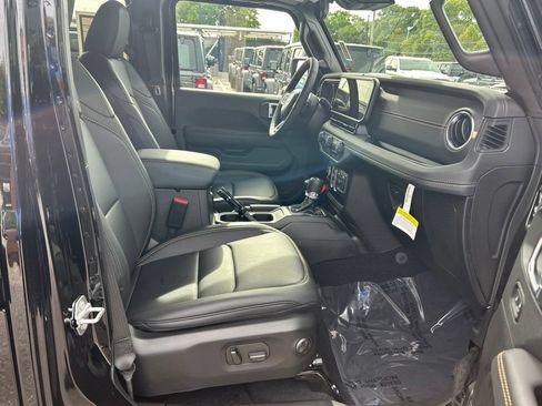 Certified 2025 Jeep Wrangler Unlimited Sahara AWD/4WD image 23