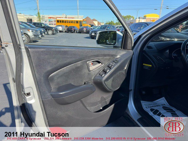 Used 2011 Hyundai Tucson GLS FWD image 9