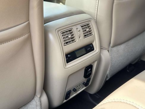 Used 2017 Nissan Pathfinder Platinum w/ Family Entertainment Package AWD/4WD image 25