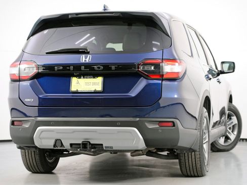 Used 2025 Honda Pilot EX-L image 4