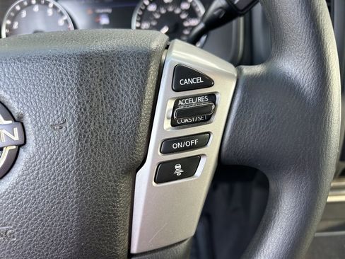 Used 2023 Nissan Titan SV image 18