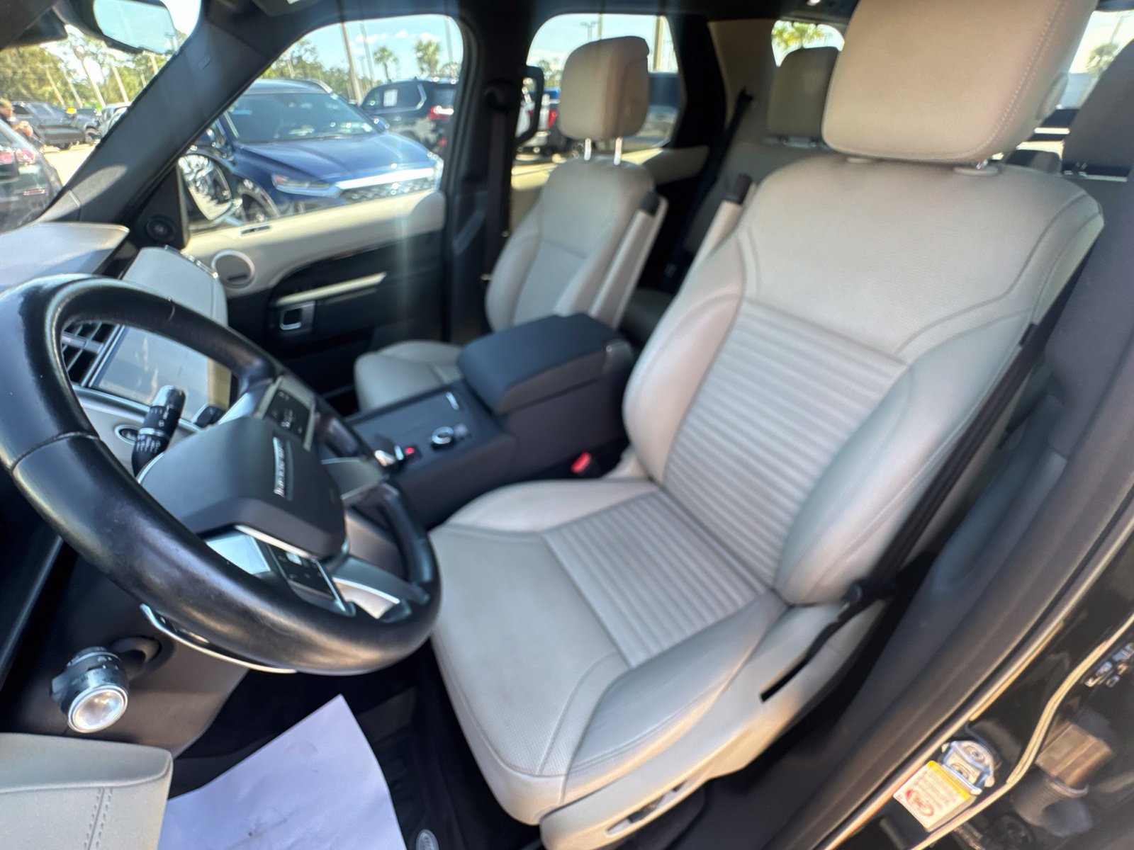 Used 2022 Land Rover Discovery S AWD/4WD image 15