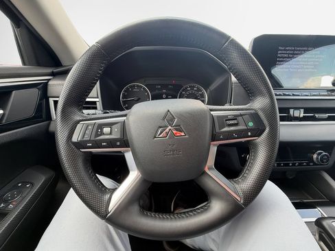 Used 2023 Mitsubishi Outlander SE AWD/4WD image 11
