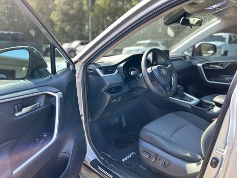 Used 2021 Toyota RAV4 XLE image 9