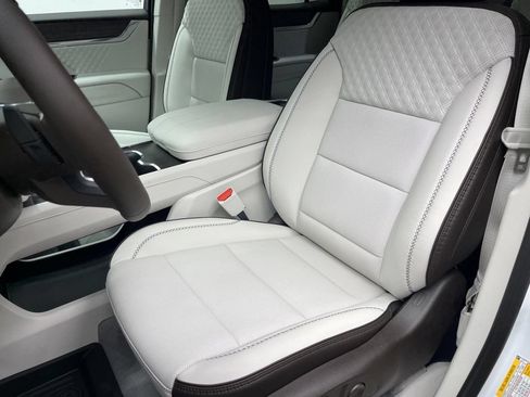 New 2026 GMC Acadia Denali w/ Super Cruise Package FWD image 9
