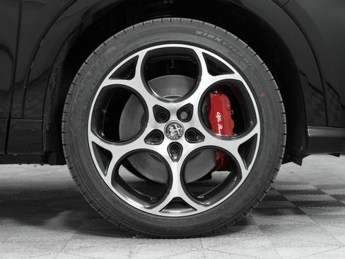 New 2025 Alfa Romeo Tonale w/ Premium Package AWD/4WD image 9