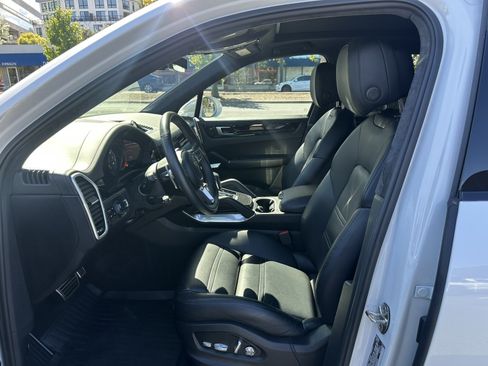 Used 2019 Porsche Cayenne Turbo AWD/4WD image 18