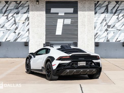 Used 2023 Lamborghini Huracan Sterrato image 13
