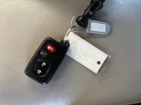 Used 2013 Toyota Venza XLE w/ XLE Premium Pkg FWD image 31