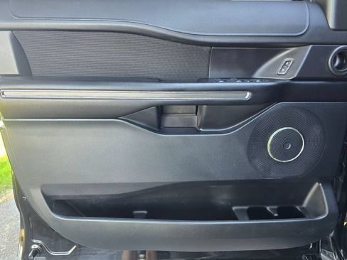 Used 2018 Ford Expedition XLT AWD/4WD image 24