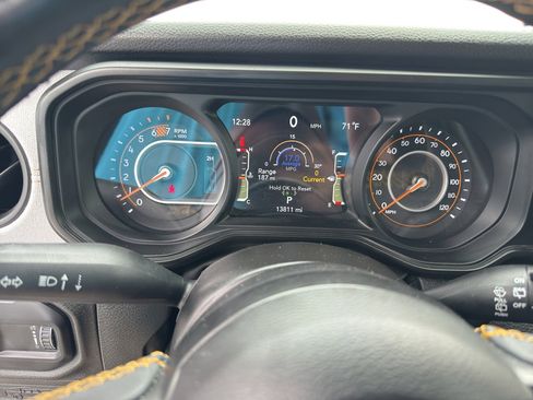 Used 2024 Jeep Wrangler Unlimited Sport AWD/4WD image 9