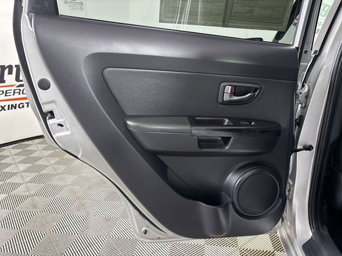 Used 2011 Kia Soul + image 16