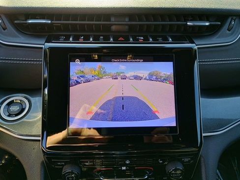 Used 2022 Jeep Grand Cherokee L Laredo image 32