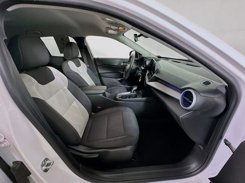 Used 2024 Chevrolet Trax LS image 32