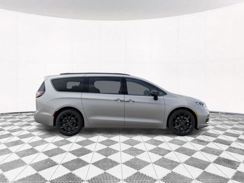 New 2026 Chrysler Pacifica Limited image 29