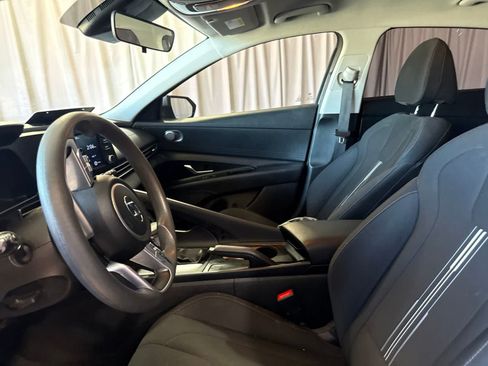 Used 2022 Hyundai Elantra SEL FWD image 19