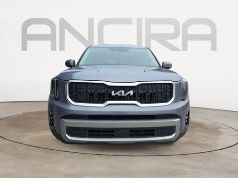 Used 2024 Kia Telluride LX image 3