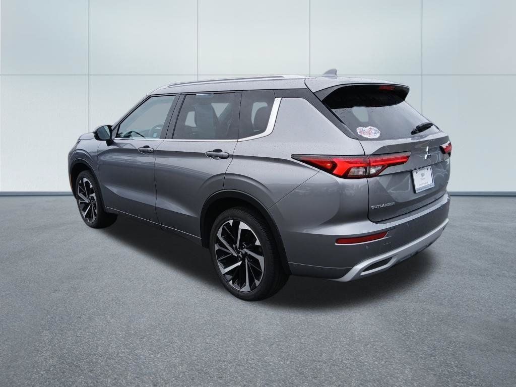 Used 2023 Mitsubishi Outlander SEL 40th Anniversary AWD/4WD image 3