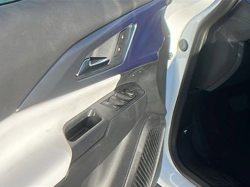 New 2026 Chevrolet Equinox EV LT image 11