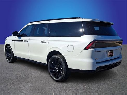 New 2025 Lincoln Navigator L Reserve w/ Jet Appearance Package image 4