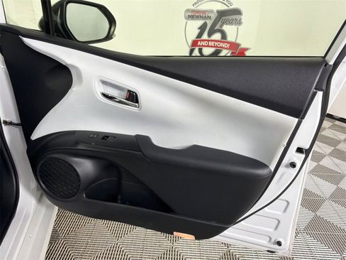 Used 2022 Toyota Prius image 14