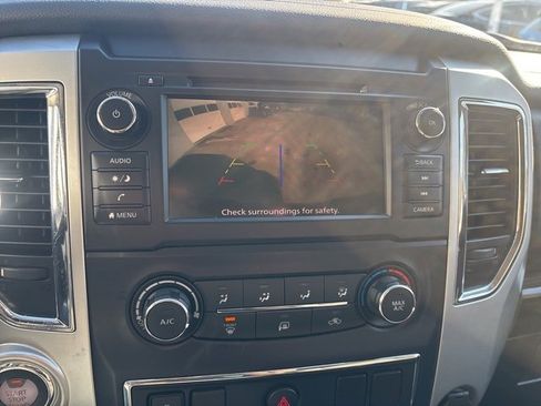 Used 2019 Nissan Titan SV image 19